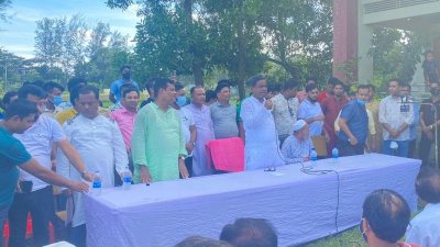 আলোচনা সভায় মেয়প্র আবদুল কাদের মির্জা