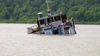 পশুর নদীতে ডুবন্ত জাহাজ