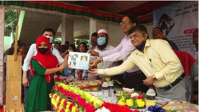 চর বাদাম দক্ষিণ পশ্চিম চরসীতা সরকারি প্রাথমিক বিদ্যালয়ের শিক্ষার্থীদের মাঝে আনুষ্ঠানিকভাবে ‘স্কুল হেলথ কার্ড’ বিতরণ ও স্ক্রিনিং কার্যক্রমের উদ্বোধন করা হয়