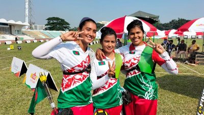 ব্রোঞ্জ জেতার পর নারীদল