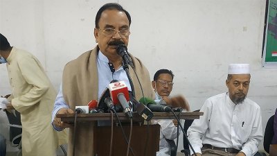 আলোচনা সভায় বক্তব্য দিচ্ছেন গয়েশ্বর চন্দ্র রায়
