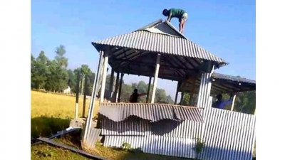 ‘নামাজ না পড়ায়’ মসজিদ ভেঙে দিলেন অর্থদাতা