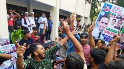 জেলা শিল্পকলা একাডেমিতে যুবলীগের বর্ধিত সভা ঘিরে নেতাকর্মীদের মিছিল
