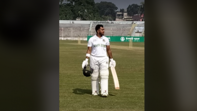 ১৫৮ রানের ইনিংস খেলেছেন জাকির হাসান।