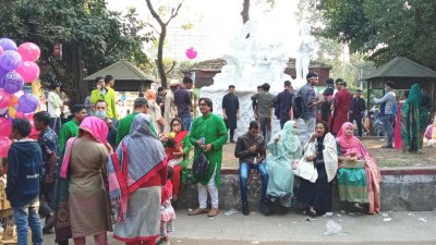 টিএসসিতে জনসমাগম