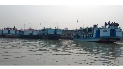 দুর্ঘটনা এড়াতে লঞ্চ ও স্পিডবোট বন্ধ রাখা হয়েছে