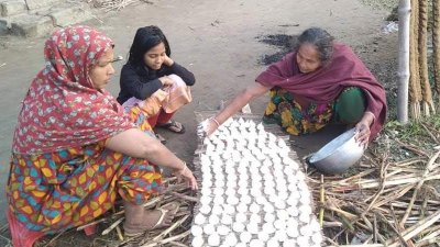 নাটোরের গ্রামে গ্রামে চলছে কুমড়ো বড়ি তৈরির ধুম