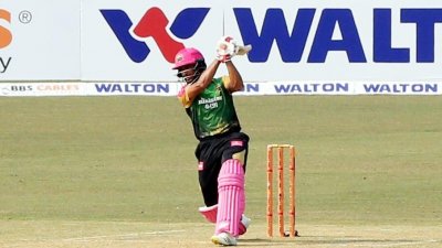 এক ইনিংসেই মাহমুদউল্লাহর অনেক অর্জন