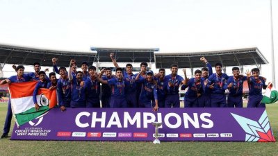 ভারতের যুব বিশ্বকাপ জয়ী খেলোয়াড়রা পাচ্ছেন ৪০ লাখ রুপি!