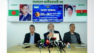সংবাদ সম্মেলনে বক্তব্য রাখছেন মির্জা ফখরুল ইসলাম আলমগীর
