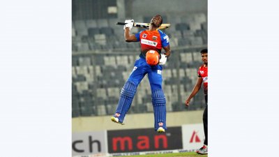 ফাফ ডু প্লেসির সেঞ্চুরি ম্লান করে দিলেন আন্দ্রে ফ্লেচার