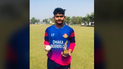 তরুণ বাঁহাতি স্পিনার তন্ময় আহমেদ