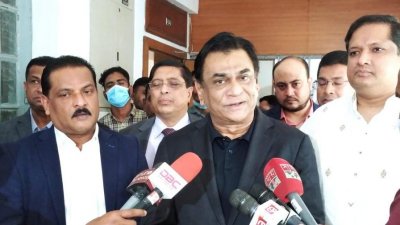 সংবাদমাধ্যমে কথা বলছেন বাফুফে সভাপতি কাজী সালাউদ্দিন
