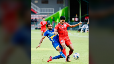 পুসলাসের সঙ্গে সুমন রেজার ম্যাচের একটি দৃশ্য।