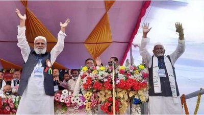 সভাপতি হয়েছেন হোসেন আলী হাসান (বাঁয়ে) এবং সাধারণ সম্পাদক আবদুস সামাদ