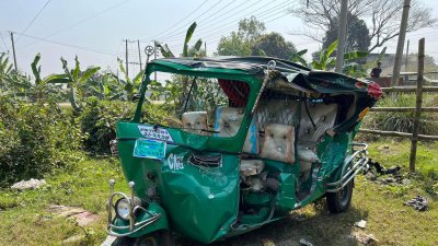 ব্রাহ্মণবাড়িয়ায় অটোরিকশাকে চাপা দেওয়ায় নিহতের সংখ্যা বেড়ে ৪