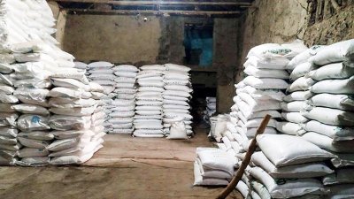 অবৈধভাবে মজুত ৪১৬ বস্তা ইউরিয়াসহ বিভিন্ন রাসায়নিক সার জব্দ
