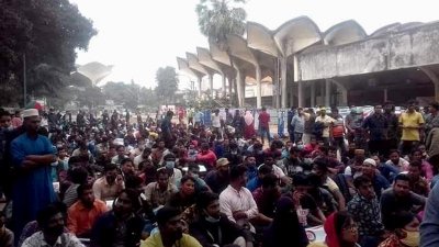 রেলওয়ে গেইট কিপারদের অনশনের ষষ্ঠ দিন, শিশুসহ অসুস্থ ১২০