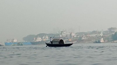 শীতলক্ষ্যা নদীতে বাল্কহেডের ধাক্কায় গত শনিবার নৌকা ডুবে যায় (ফাইল ছবি)
