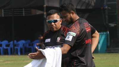 খেলতে চাইলে খেলুন, নয়তো একেবারে বাদ দিন: সাকিব ইস্যুতে সুজন