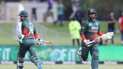দুর্দান্ত ব্যাটিংয়ে লক্ষ্যের পথে বাংলাদেশ