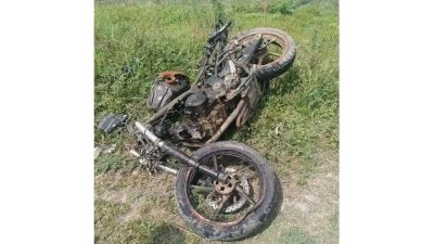 দুর্ঘটনাকবলিত মোটরসাইকেল