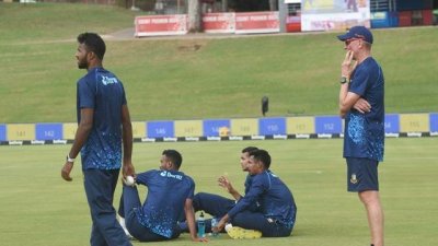 পোর্ট এলিজাবেথের বাতাসেই যত ঝামেলা!
