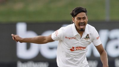 তাইজুলের ‘১৫০’, প্রোটিয়ারা অলআউট ৪৫৩ রানে