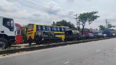 ঢাকা-চট্টগ্রাম মহাসড়কে প্রায় ১৫ কিলোমিটার যানজট