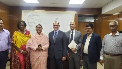 শিক্ষামন্ত্রীর সঙ্গে আমেরিকার রাষ্ট্রদূতসহ অন্যরা