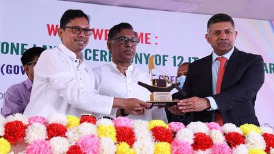 আনুষ্ঠানে আইসিটি প্রতিমন্ত্রী জুনাইদ আহমেদ পলক, বিদ্যুৎ প্রতিমন্ত্রী নসরুল হামিদ ও ভারতীয় হাইকমিশনার বিক্রম দোরাইস্বামী