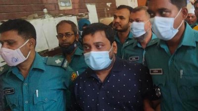 আদালতে সম্রাট