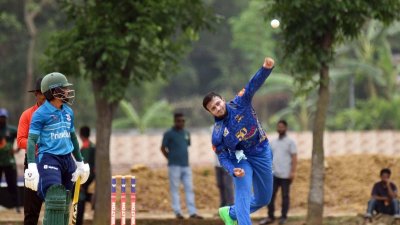 দীর্ঘদিন পর ফিরলেও বোলিংয়ে ধার কম ছিল না সাকিবের।