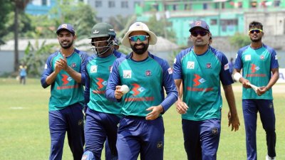 শিরোপা উৎসব করার অপেক্ষায় শেখ জামাল
