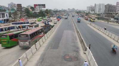 এই মহাসড়কে যানজটের সৃষ্টি হয়নি