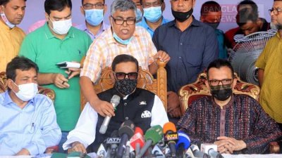 সাংবাদিকদের সঙ্গে কথা বলছেন ওবায়দুল কাদের