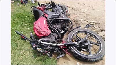 দুর্ঘটনাকবলিত মোটরসাইকেলটি