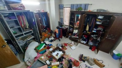 গ্রিল কেটে সাংবাদিকের বাসায় চুরি