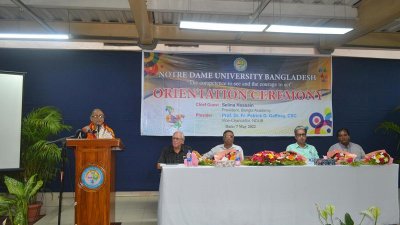 বক্তব্য রাখছেন সেলিনা হোসেন