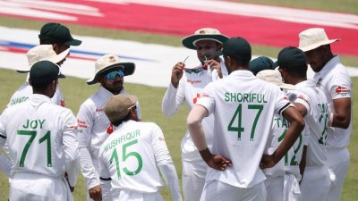 সাকিবের কল্যাণে এলো চতুর্থ উইকেট
