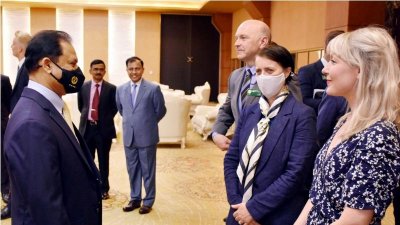 সেনাপ্রধানের সঙ্গে রয়েল কলেজ অব ডিফেন্স স্টাডিজ প্রতিনিধি দলের সাক্ষাৎ