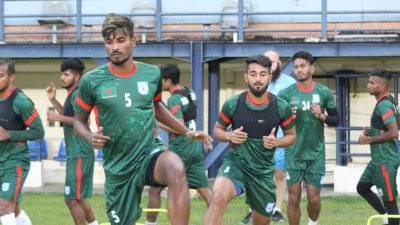 ইন্দোনেশিয়ায় দ্বিতীয় দিনের মতো অনুশীলন করেছে বাংলাদেশ দল।
