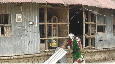 বাড়িঘর ভাঙচুর