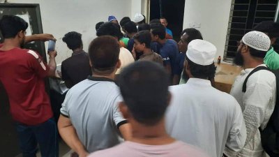 কুড়িগ্রামের রৌমারী উপজেলায় মাদ্রাসায় ফেরার পথে ছাত্রকে গলাকেটে হত্যার চেষ্টা