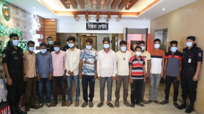আইনশৃঙ্খলা বাহিনীর গতিবিধি বুঝে ডাকাতি করতো তারা