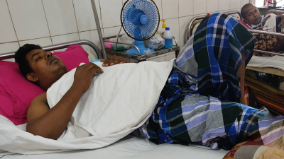 হাসপাতালে চিকিৎসাধীন তুহিন হোসেন
