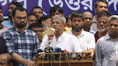 খালেদা জিয়ার কিছু হলে সরকারকেই দায় নিতে হবে: মির্জা ফখরুল