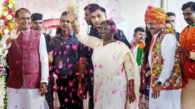 প্রথম আদিবাসী হিসেবে ভারতের প্রেসিডেন্ট হলেন দ্রৌপদী মুর্মু। ছবি: এনডিটিভি