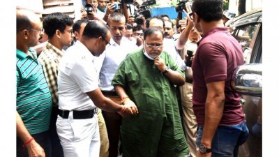 গ্রেফতার পার্থ চট্টোপাধ্যায় (ফাইল ছবি)