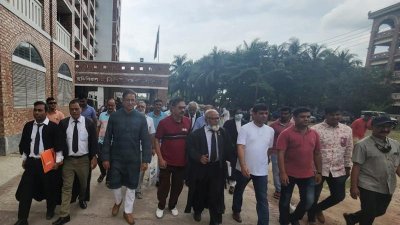 রাজশাহীর জুডিশিয়াল ম্যাজিস্ট্রেট আদালতে মামলাটি করেন ডাবলু সরকার